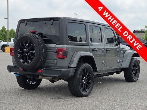 Used 2023 Jeep Wrangler Unlimited Sahara AWD/4WD image 5