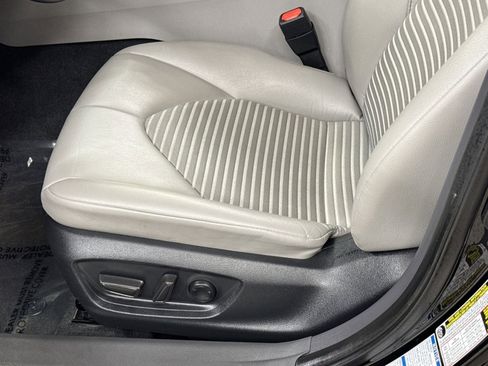 Used 2023 Toyota Camry SE image 18