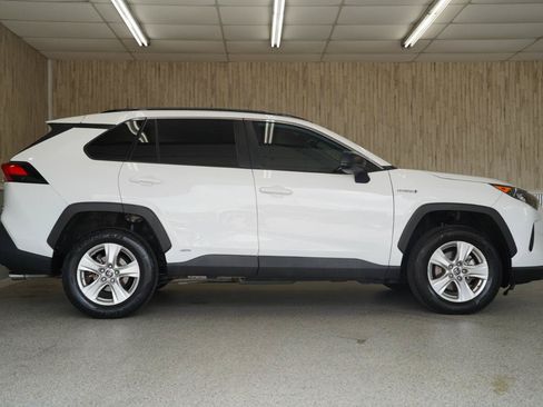 Used 2021 Toyota RAV4 LE AWD/4WD image 6