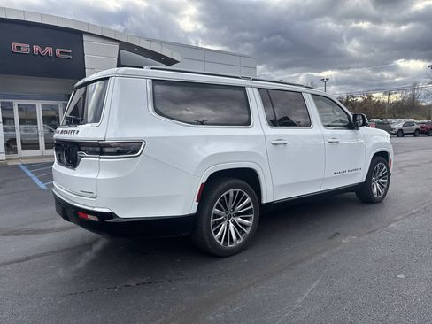 Used 2023 Jeep Grand Wagoneer L Series III image 3