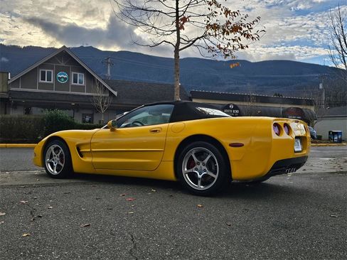 Used 2001 Chevrolet Corvette Convertible w/ Preferred Equipment Group2 image 7