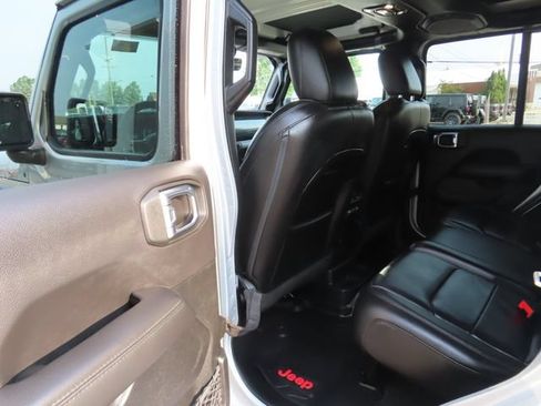 Used 2023 Jeep Wrangler Unlimited Sahara AWD/4WD image 20