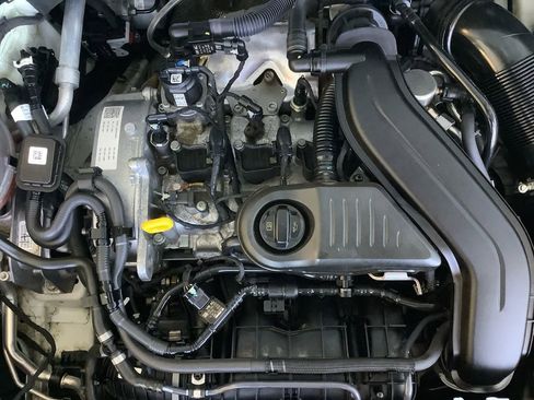 Used 2024 Volkswagen Taos SE image 21