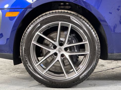 Certified 2026 Porsche Macan AWD/4WD image 33