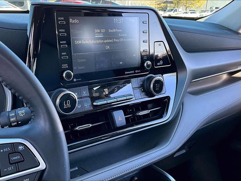 Used 2022 Toyota Highlander XLE image 5