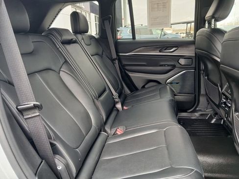 Used 2022 Jeep Grand Cherokee Overland AWD/4WD image 18