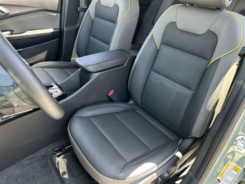 Used 2025 Chevrolet Trax ACTIV FWD image 19
