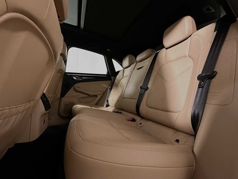 Certified 2025 Porsche Macan image 23