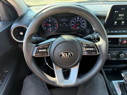 Used 2020 Kia Forte LXS FWD image 12