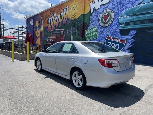 Used 2014 Toyota Camry SE w/ Fleet Convenience Package FWD image 3