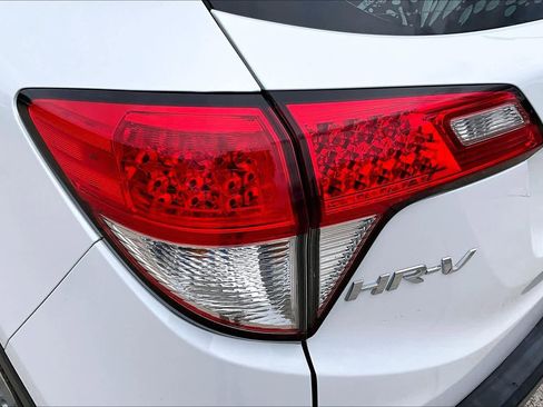Certified 2021 Honda HR-V LX image 28