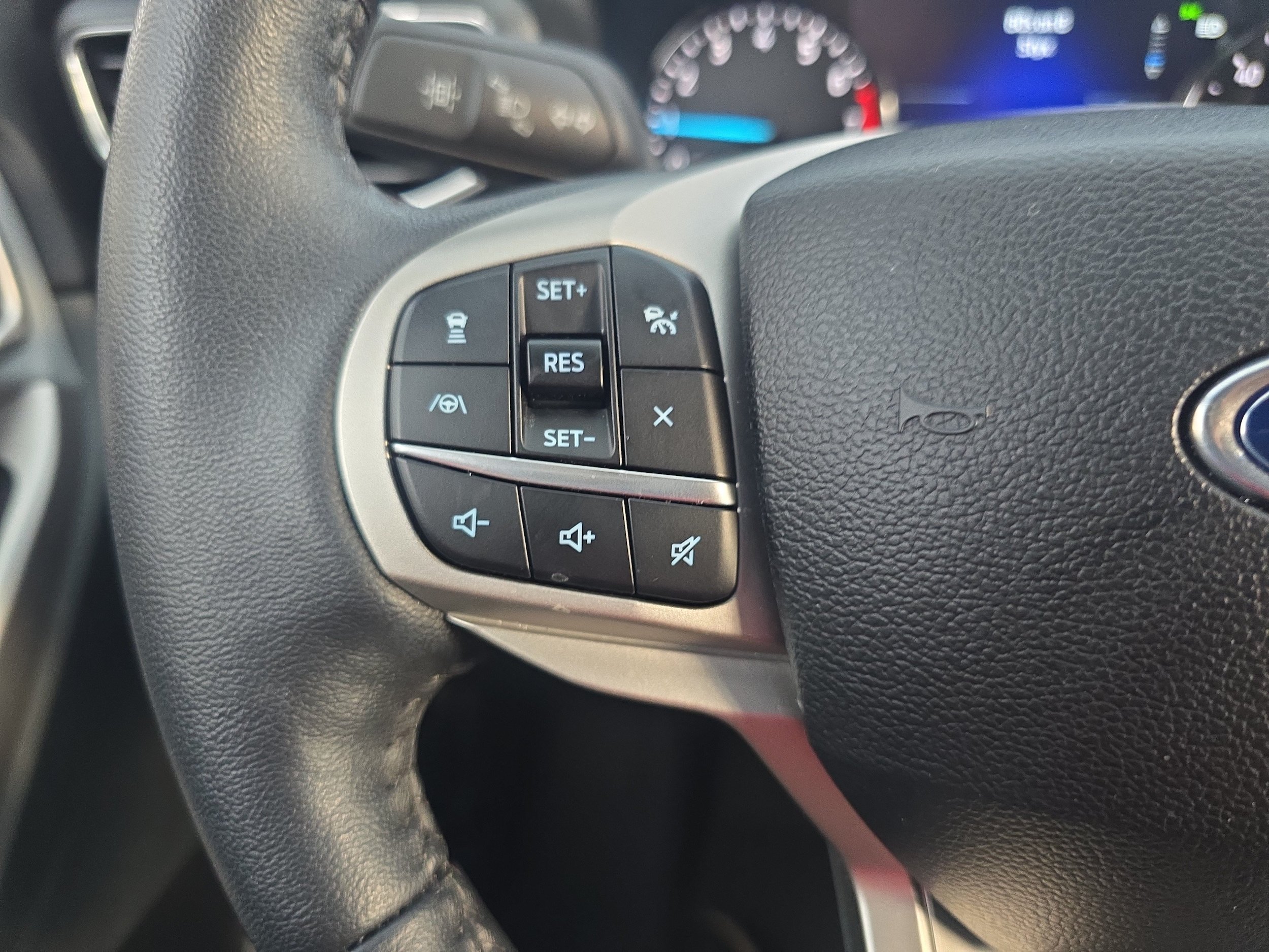 Used 2024 Ford Explorer XLT w/ Equipment Group 202A AWD/4WD image 15
