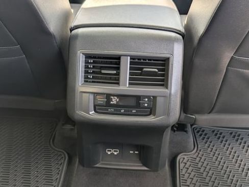 Used 2018 Volkswagen Atlas SEL AWD/4WD image 37