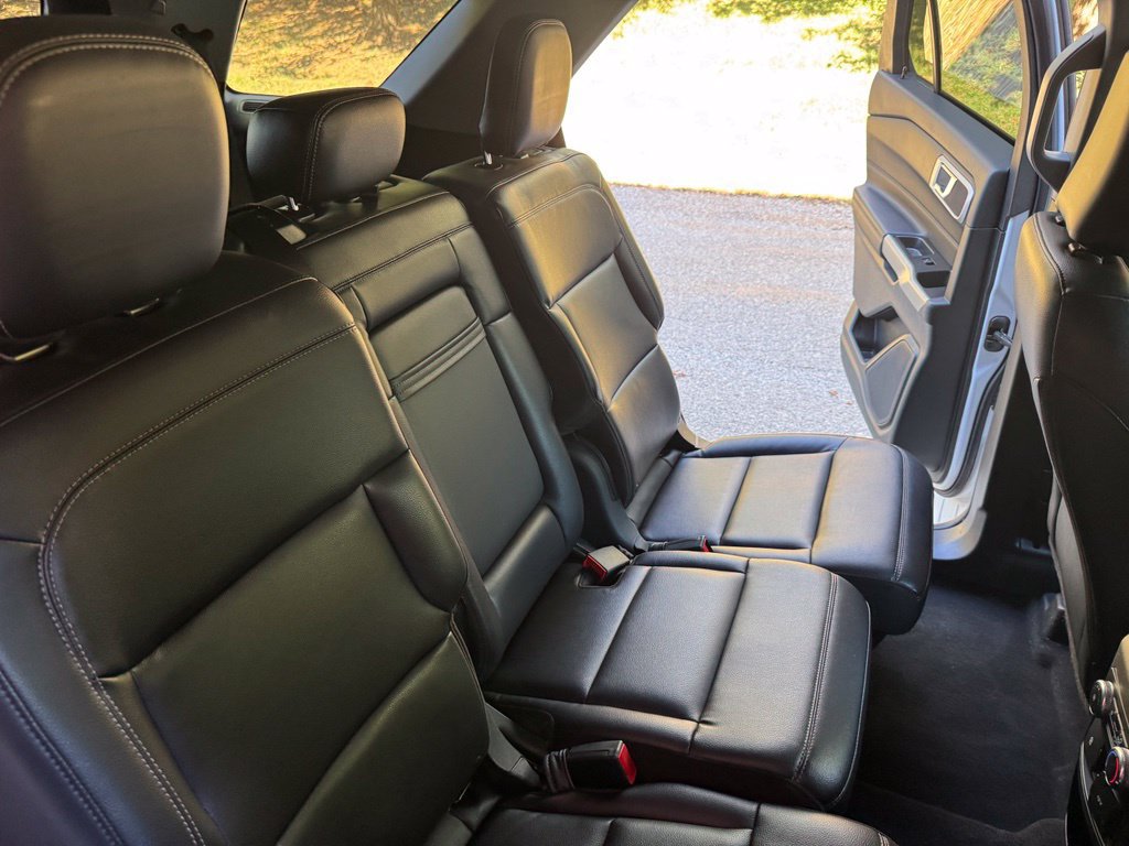 Used 2021 Ford Explorer XLT w/ Equipment Group 202A AWD/4WD image 27