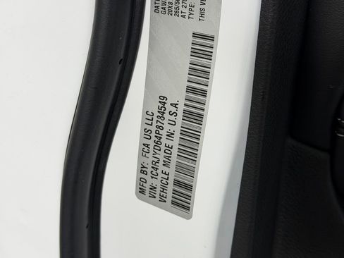 Certified 2023 Jeep Grand Cherokee Overland w/ Luxury Tech Group IV AWD/4WD image 36