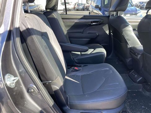 Used 2021 Toyota Highlander Platinum image 44