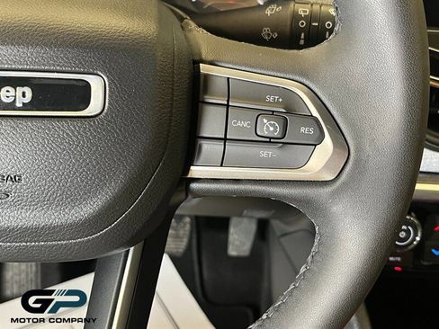 Used 2023 Jeep Compass Latitude image 11