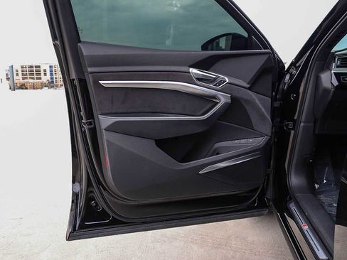 Used 2023 Audi e-tron S Prestige w/ Prestige Package image 29