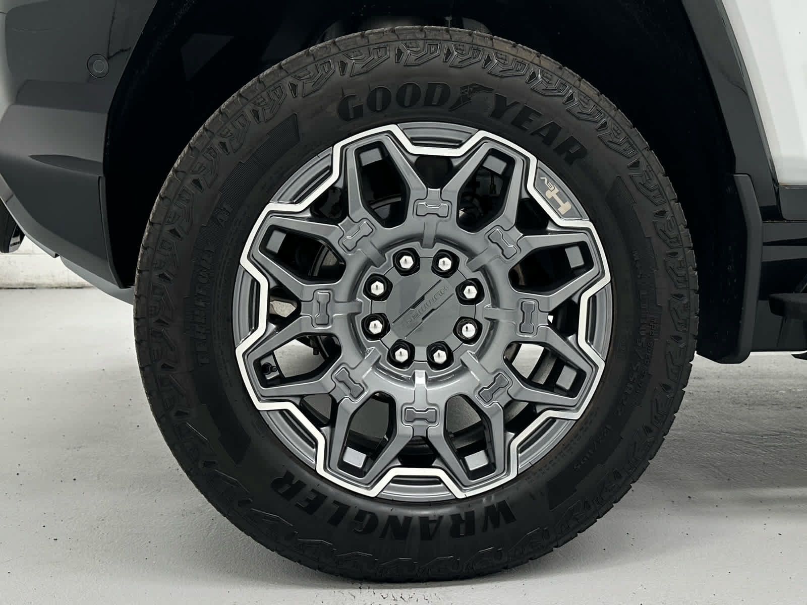 Used 2024 GMC Hummer EV 3X AWD/4WD image 9