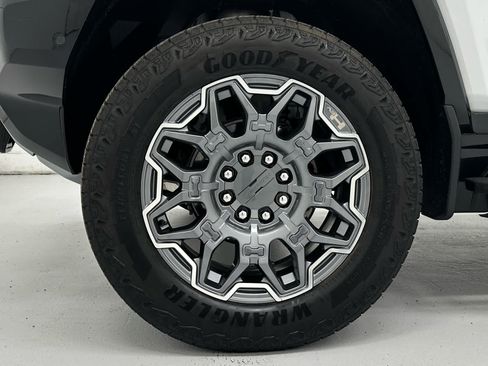 Used 2024 GMC Hummer EV 3X AWD/4WD image 9