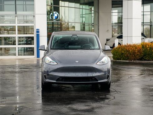 Used 2023 Tesla Model Y Long Range image 2