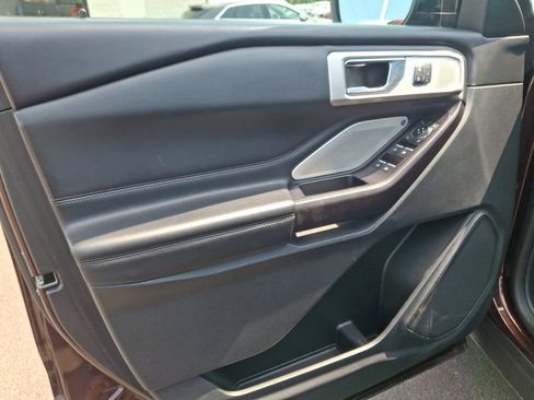 Used 2020 Ford Explorer Platinum w/ Premium Technology Package AWD/4WD image 17
