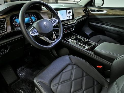 Certified 2024 Volkswagen Atlas SE image 6