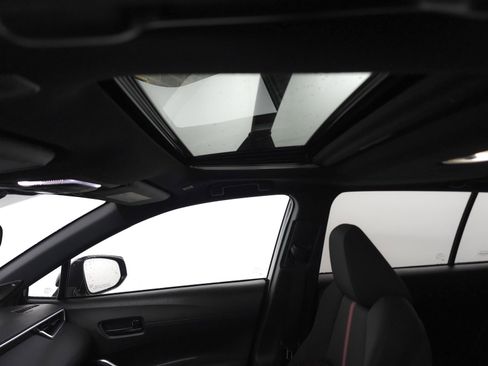 Used 2024 Toyota Corolla Cross AWD Hybrid w/ Moonroof Package image 6