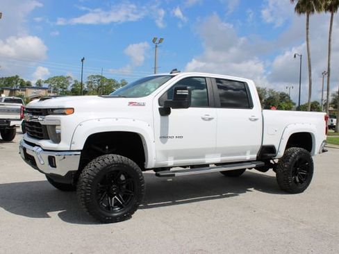 Used 2025 Chevrolet Silverado 2500 LT AWD/4WD image 5