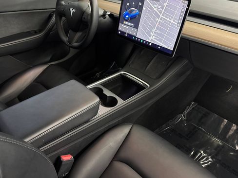 Used 2021 Tesla Model Y Long Range AWD/4WD image 33