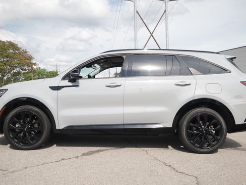 Used 2023 Kia Sorento SX FWD image 2