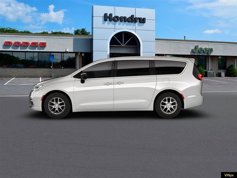 New 2026 Chrysler Pacifica Select image 3