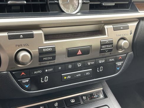 Used 2013 Lexus ES 350 w/ Luxury Pkg FWD image 28