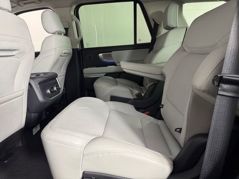 Used 2025 Ford Expedition Platinum w/ Driver's Package AWD/4WD image 27