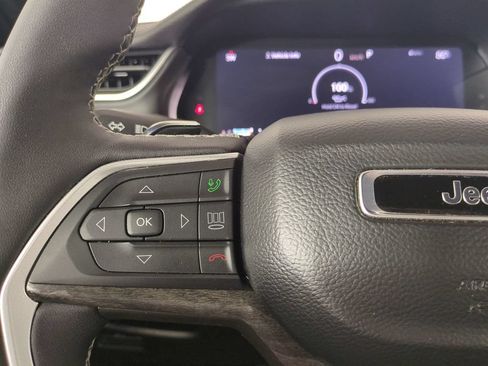 Used 2025 Jeep Grand Cherokee Limited AWD/4WD image 33