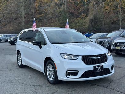 Used 2024 Chrysler Pacifica Touring-L