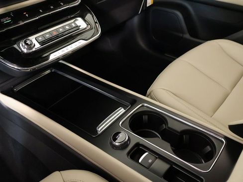 New 2026 Lincoln Corsair Premiere image 9