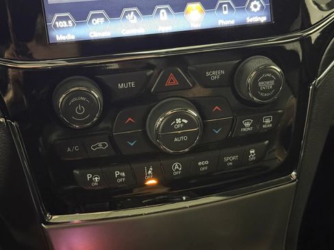 Used 2020 Jeep Grand Cherokee Limited AWD/4WD image 39