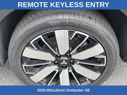 Used 2025 Mitsubishi Outlander SE FWD image 9