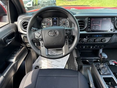 Used 2021 Toyota Tacoma TRD Off-Road w/ Technology Package AWD/4WD image 18