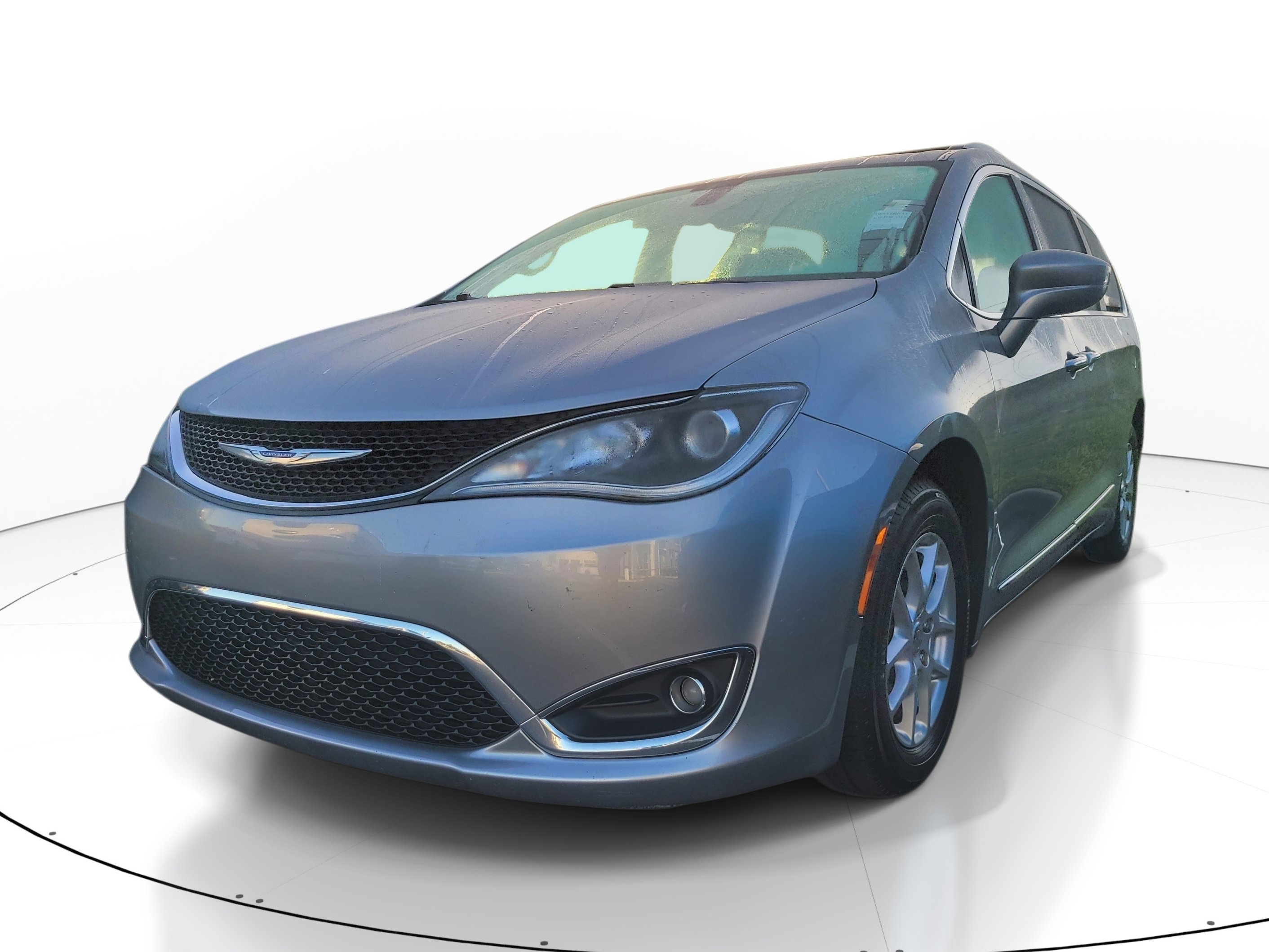 Used 2020 Chrysler Pacifica Touring-L FWD image 3
