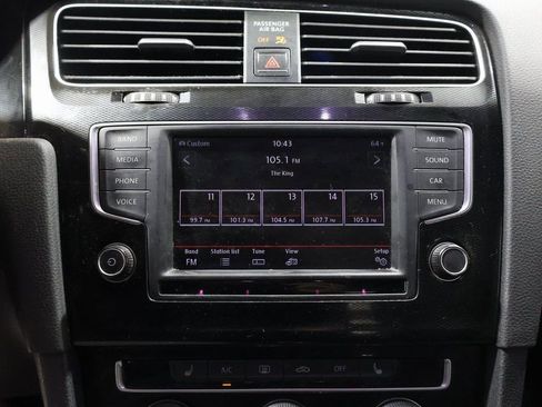 Used 2017 Volkswagen Golf S image 22