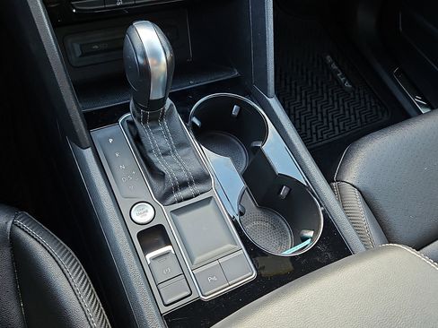 Certified 2022 Volkswagen Atlas Cross Sport SE w/ Panoramic Sunroof Package image 14