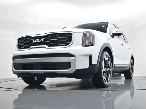 Certified 2024 Kia Telluride S w/ S Sunroof Package AWD/4WD image 42