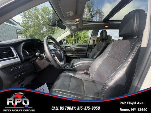 Used 2019 Toyota Highlander Limited Platinum AWD/4WD image 12