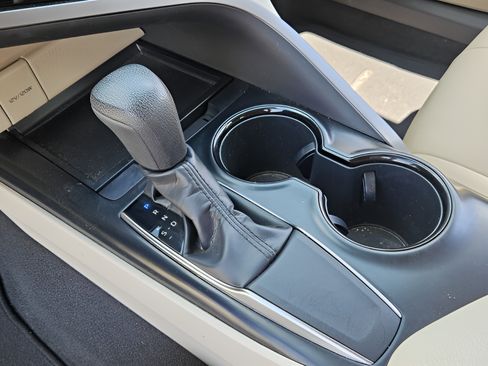 Used 2019 Toyota Camry LE FWD image 16