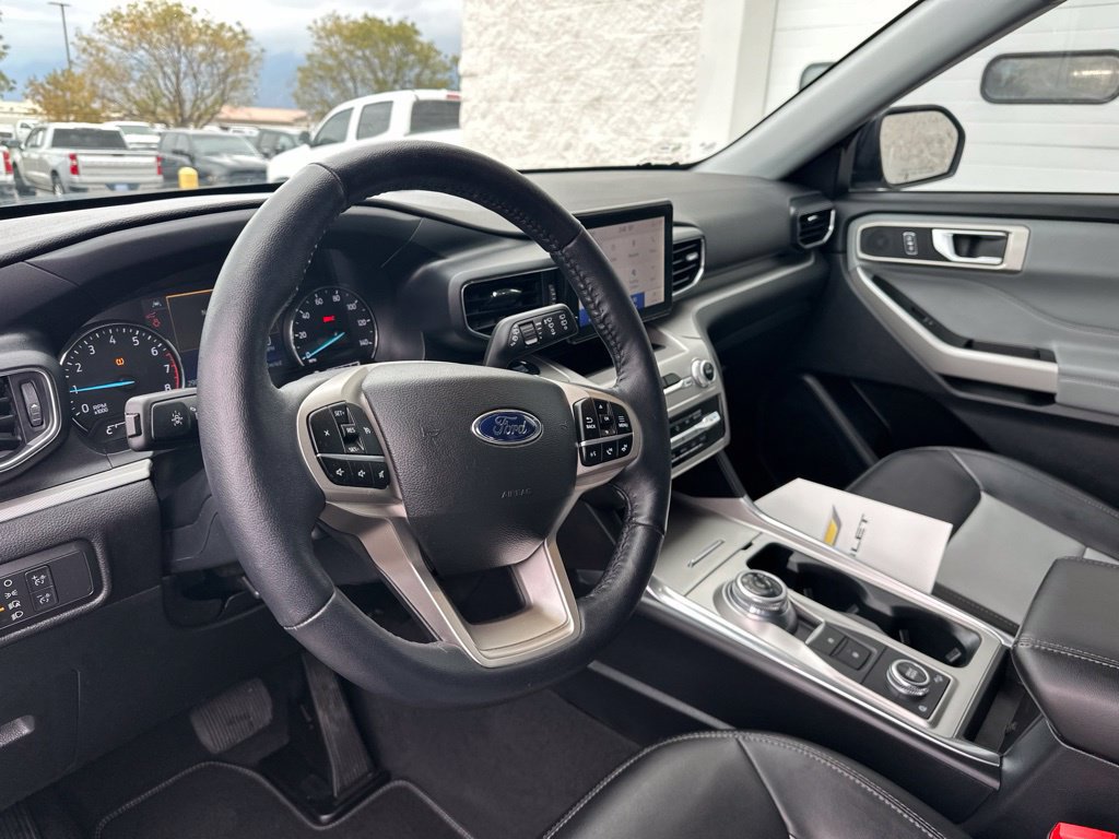 Used 2022 Ford Explorer XLT w/ Equipment Group 202A AWD/4WD image 14