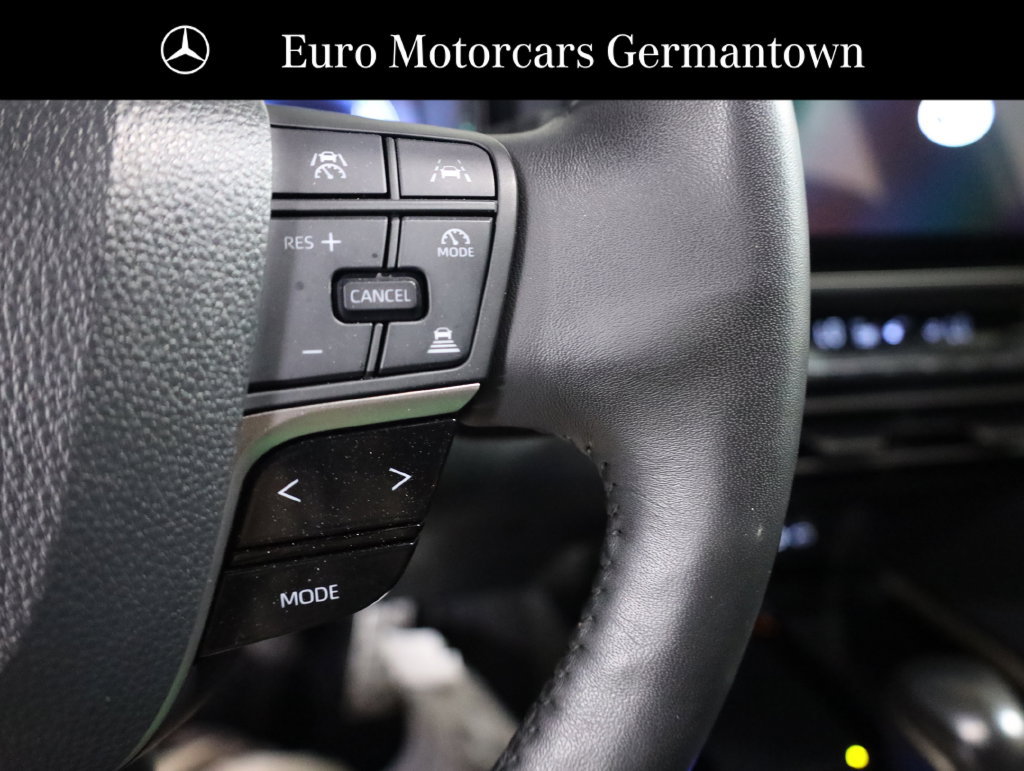 Used 2025 Toyota Camry XSE FWD image 13
