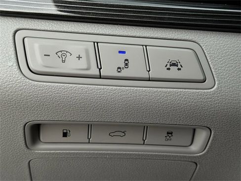 Used 2019 Hyundai Sonata Limited image 25