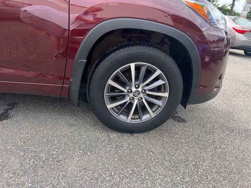 Used 2018 Toyota Highlander XLE AWD/4WD image 40